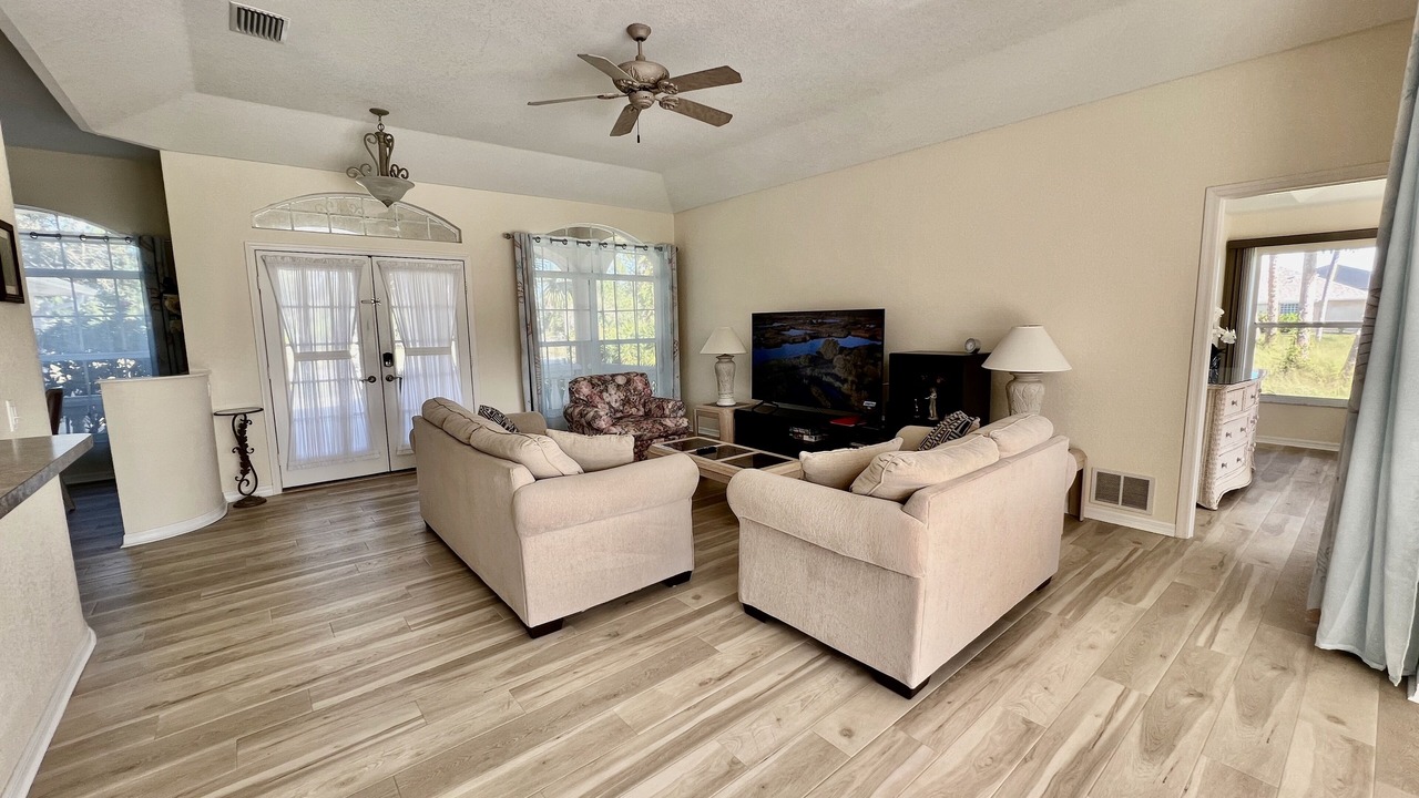 Photo of Livingroom in Long Meadow