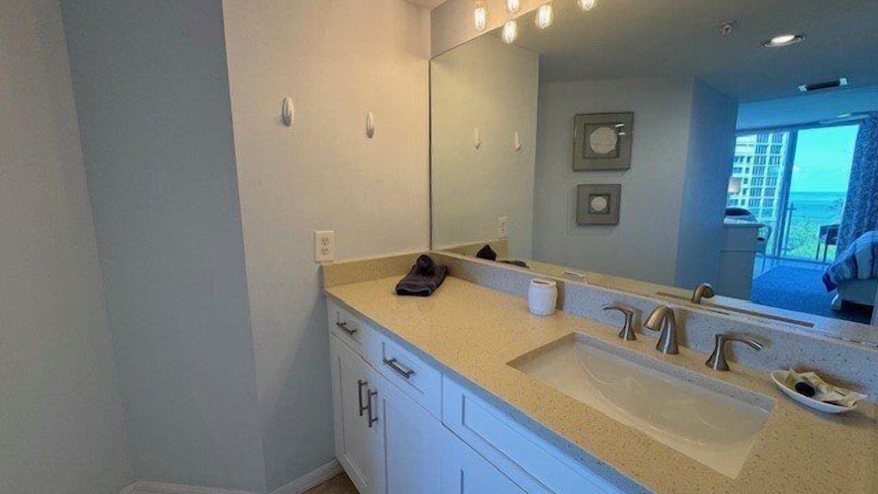 Photo of Bathroom in Park Shore