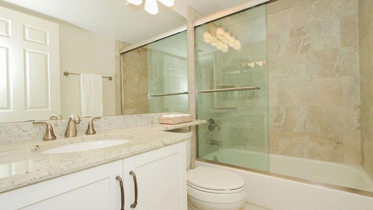 Photo of Bathroom in Park Shore
