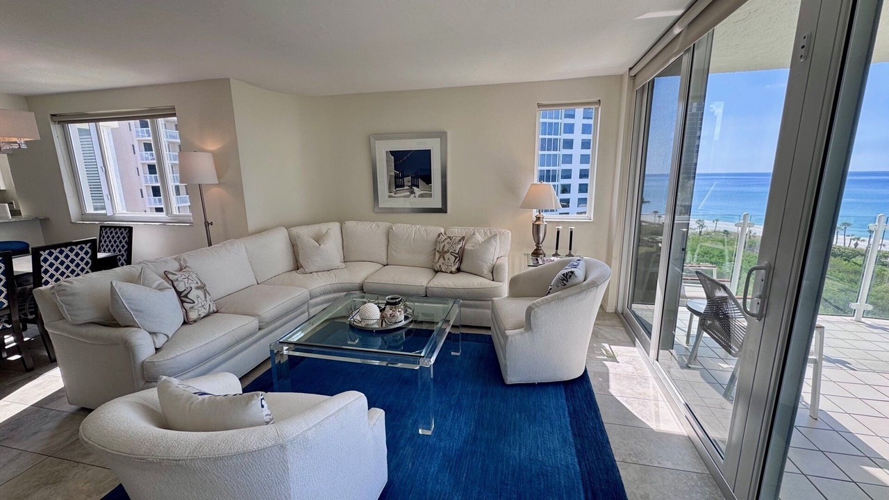 Photo of Livingroom in Park Shore
