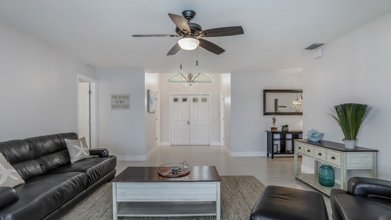 Photo of Livingroom in Eight Lakes