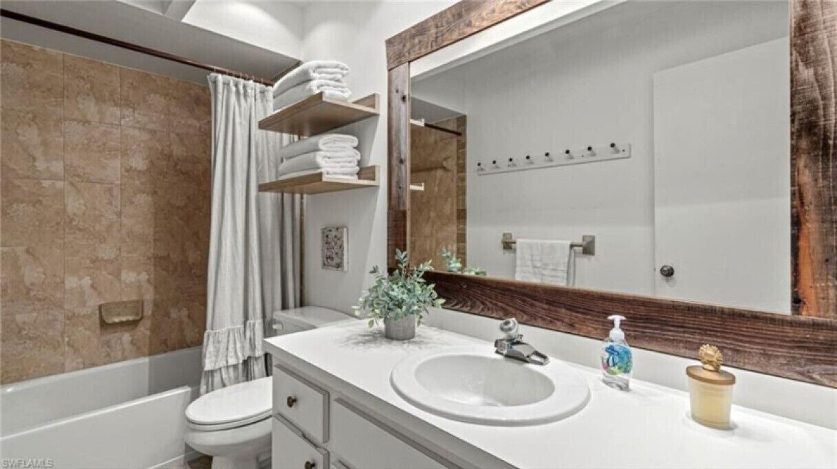 Photo of Bathroom in Captains Cove
