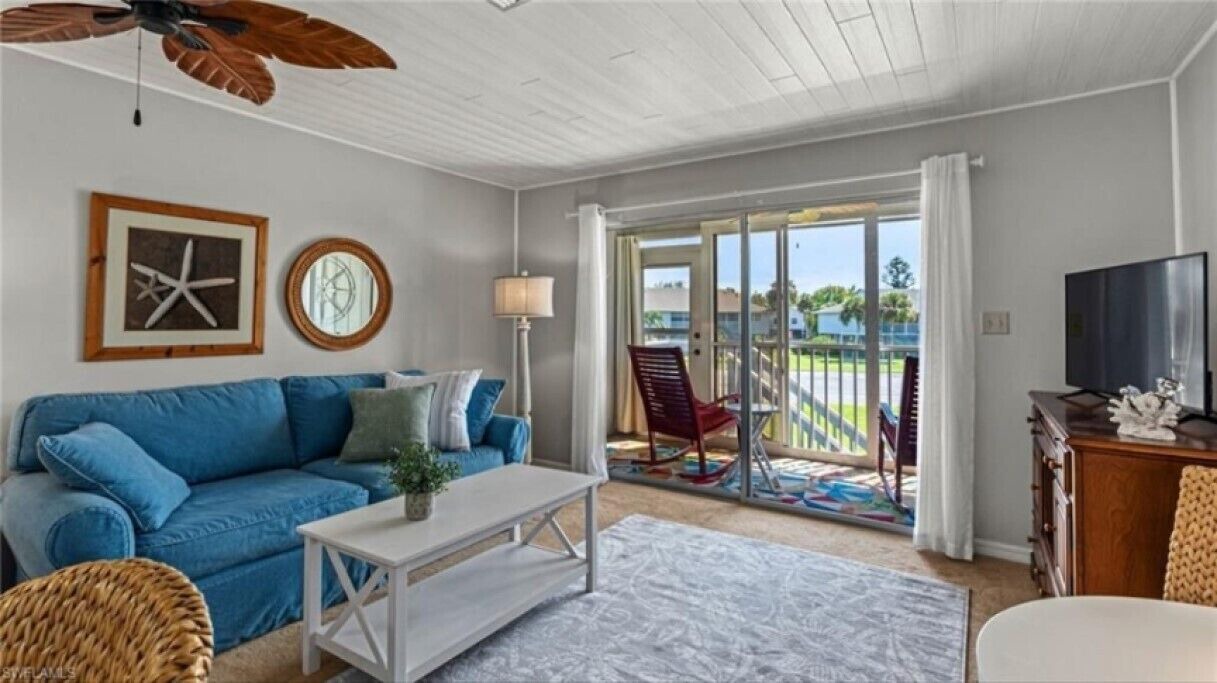 Photo of Livingroom in Captains Cove