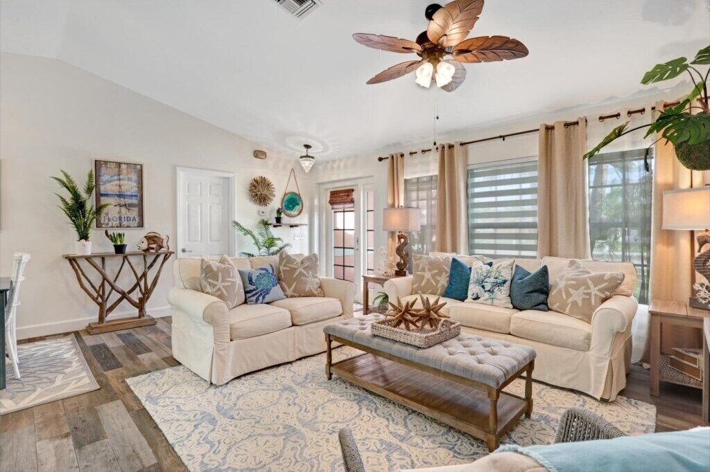 Photo of Livingroom in Pelican