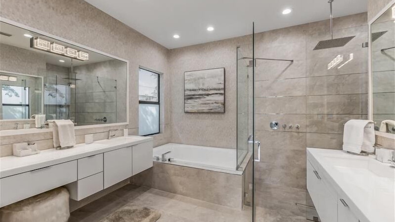 Photo of Bathroom in Naples