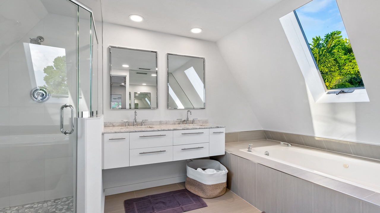Photo of Bathroom in Central Sarasota