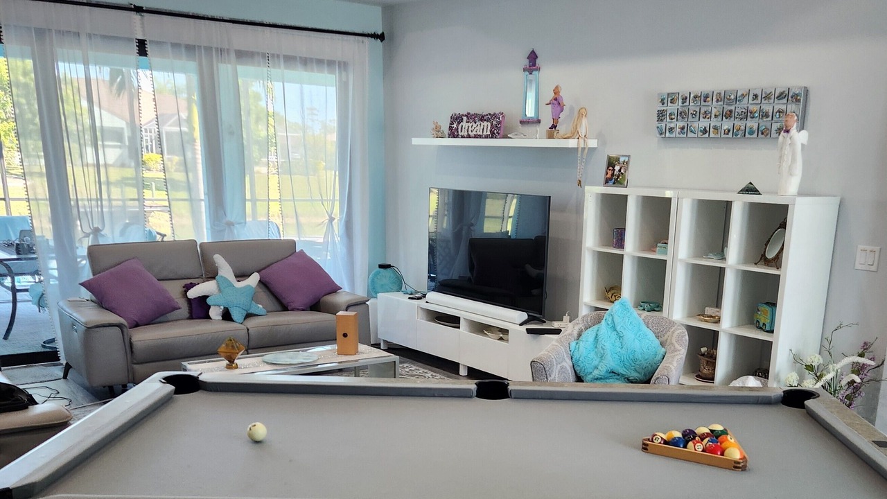 Photo of Livingroom in Long Meadow