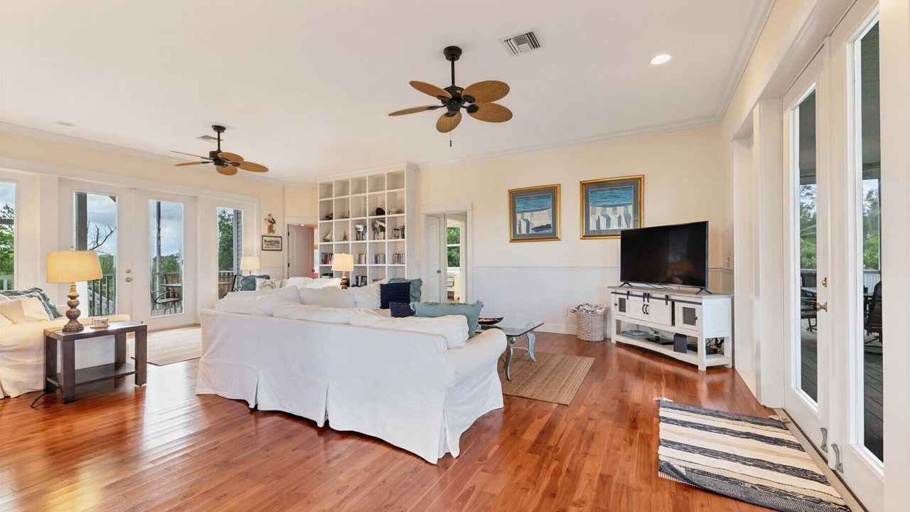 Photo of Livingroom in Palm Island