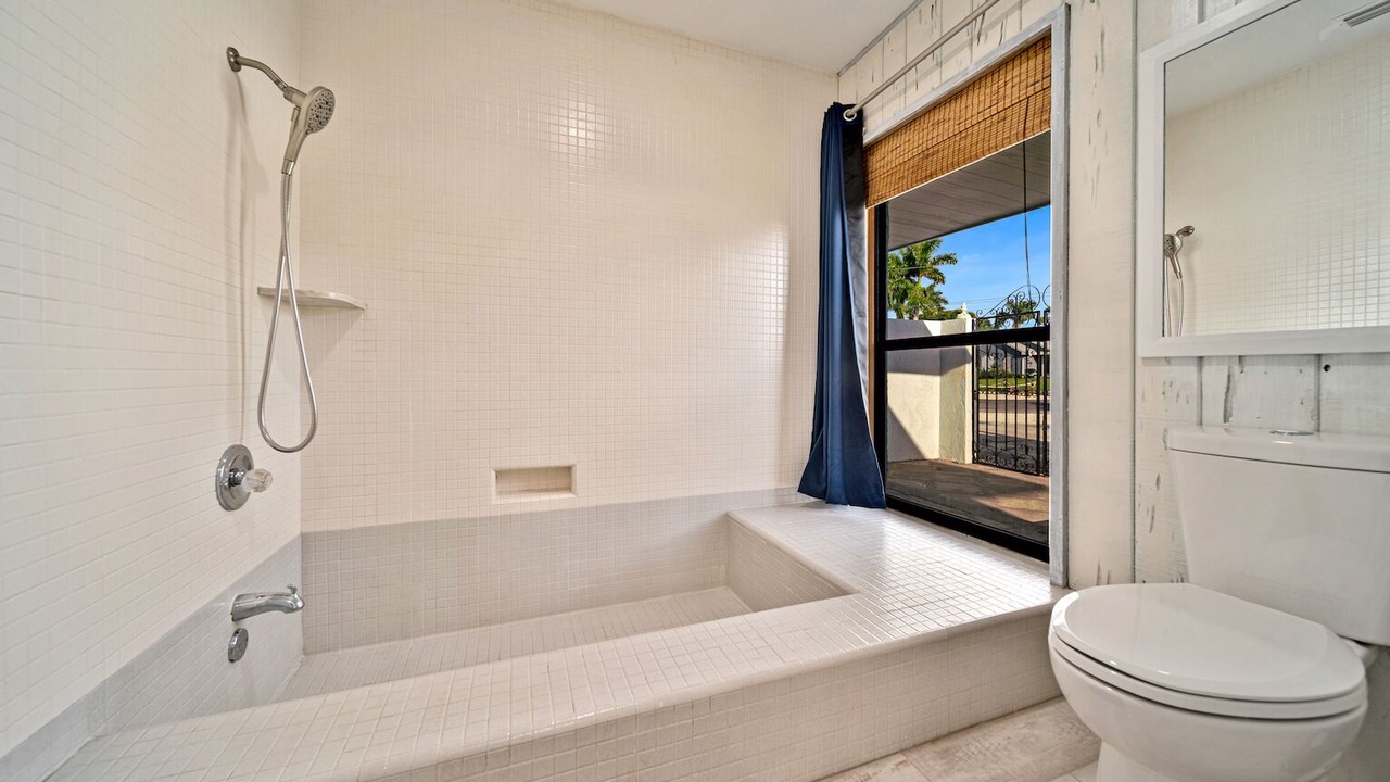 Photo of Bathroom in Iona Shores
