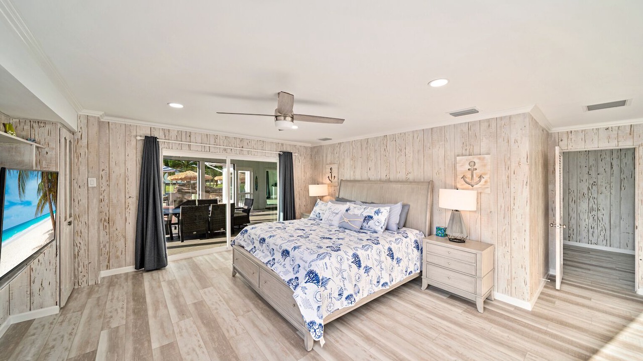 Photo of Bedroom in Iona Shores