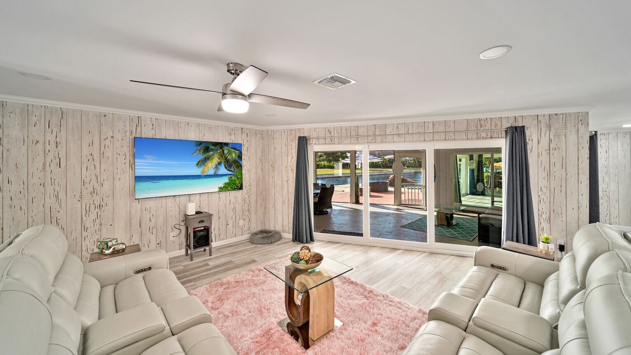 Photo of Livingroom in Iona Shores