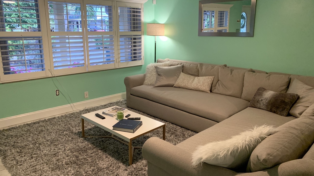 Photo of Livingroom in Broadview Manor