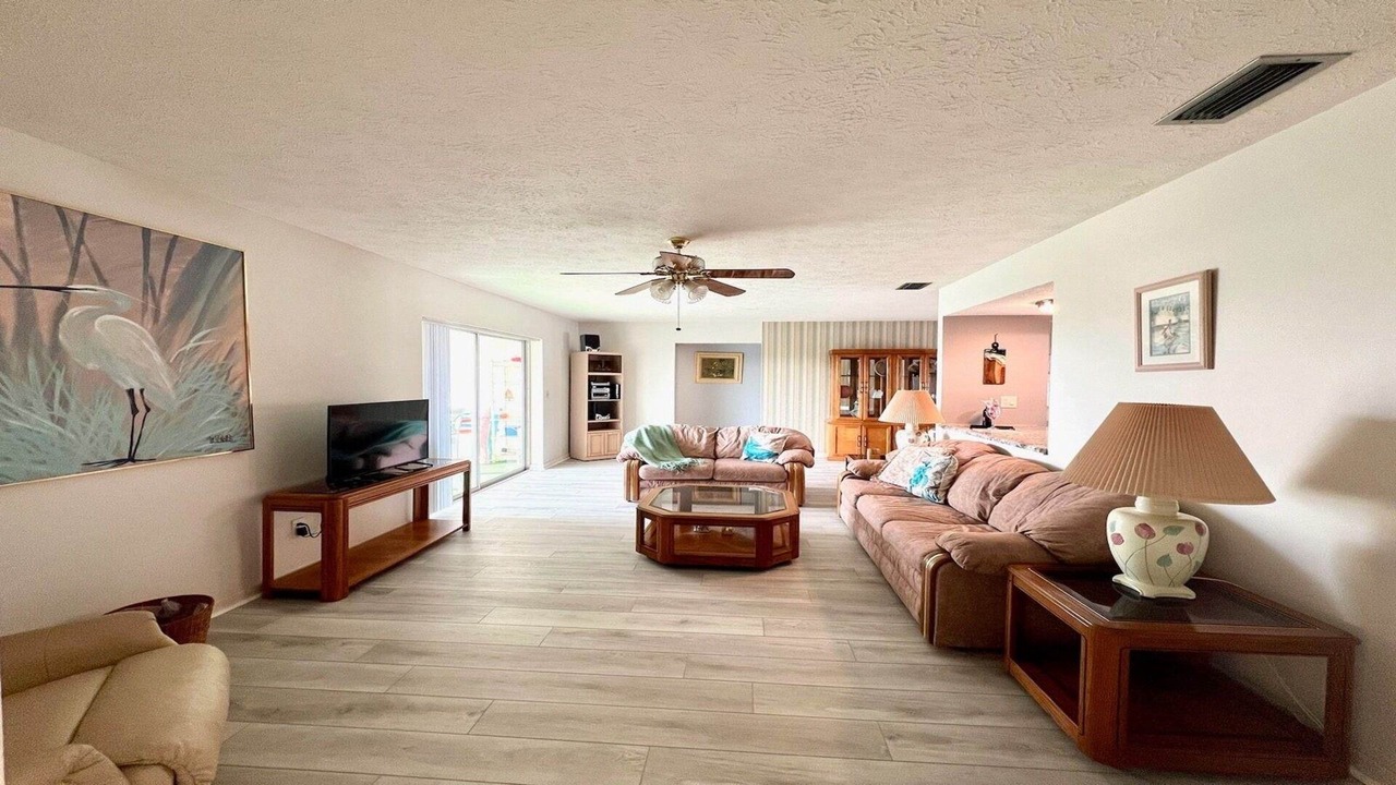 Photo of Livingroom in Caloosahatchee