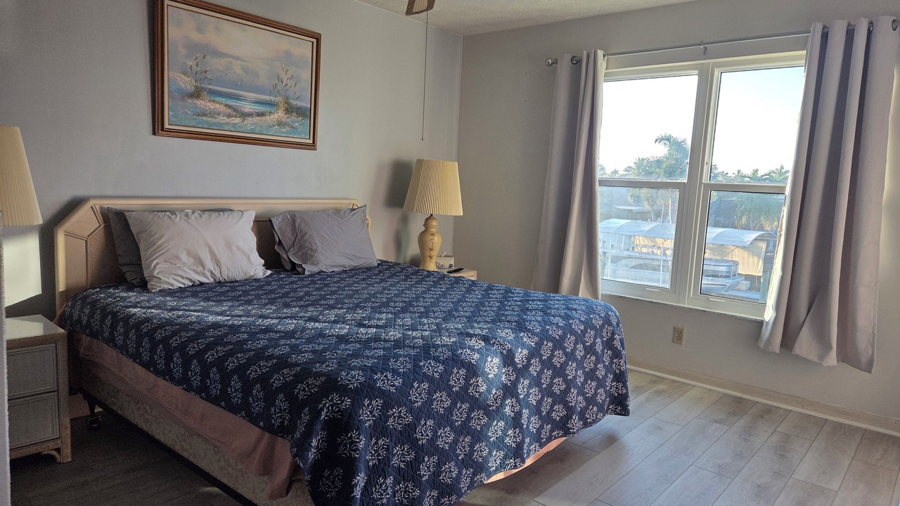 Photo of Bedroom in Caloosahatchee