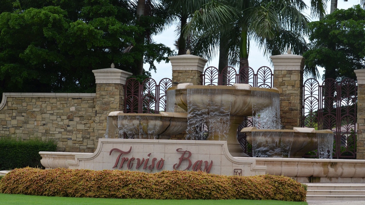 Photo of Outdoor in Naples