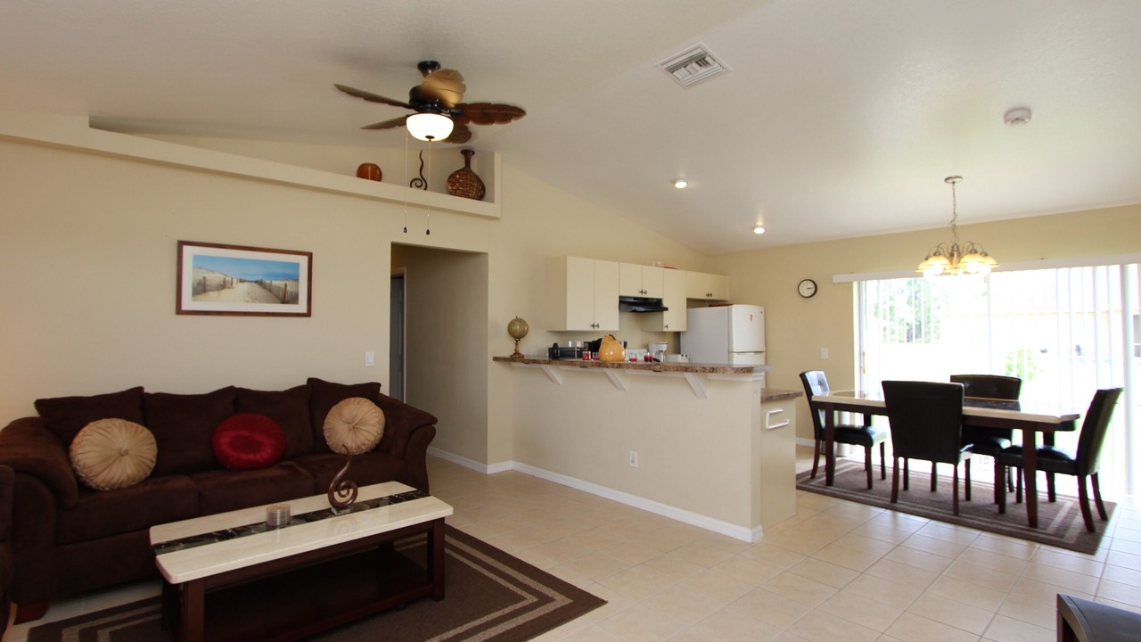 Photo of Livingroom in Sunshine