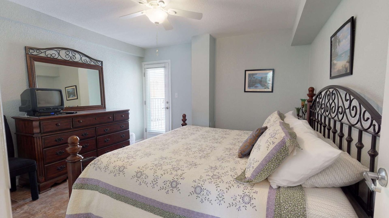 Photo of Bedroom in Pass-a-Grille Historic District