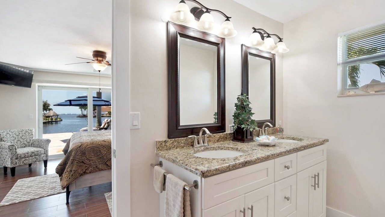 Photo of Bathroom in Yacht Club