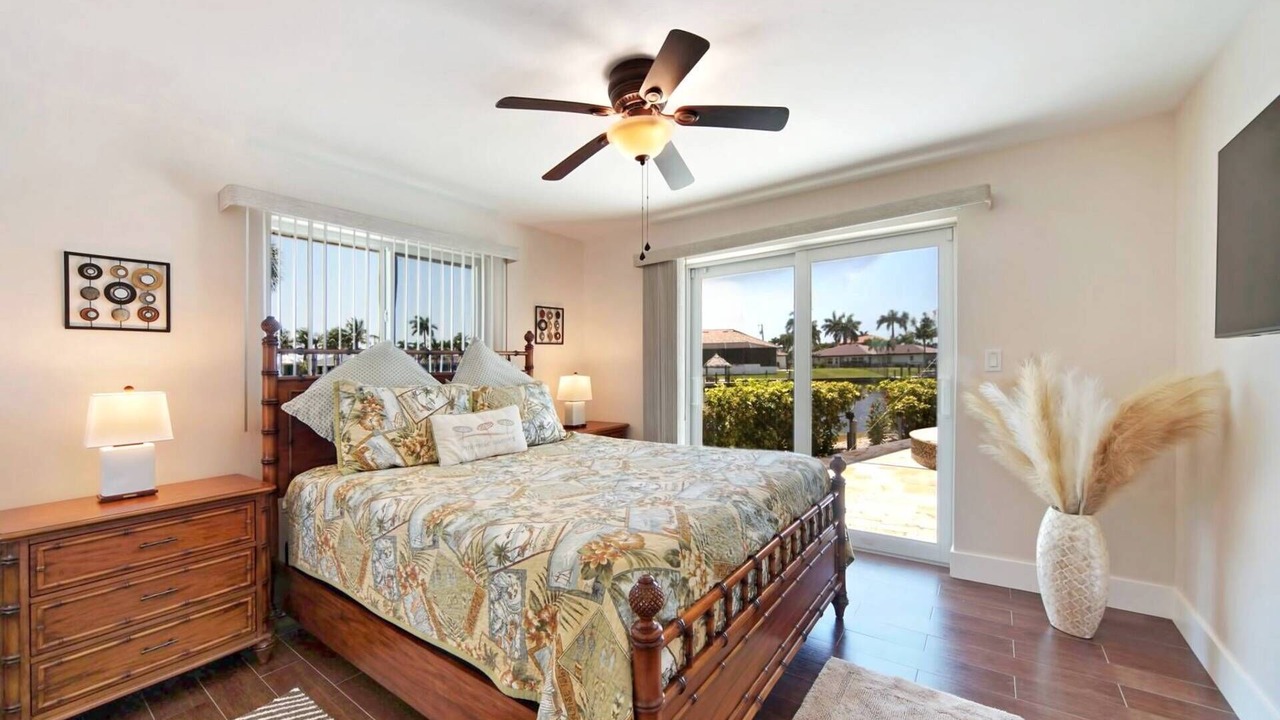 Photo of Bedroom in Yacht Club