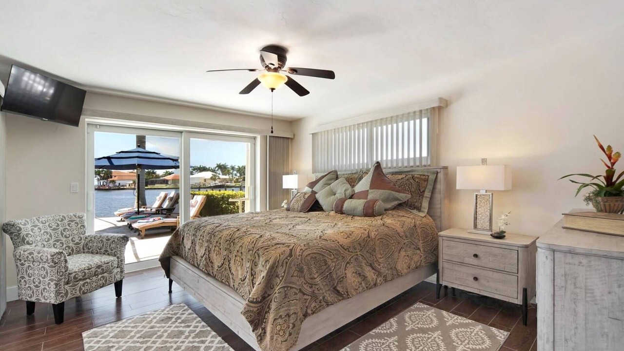 Photo of Bedroom in Yacht Club