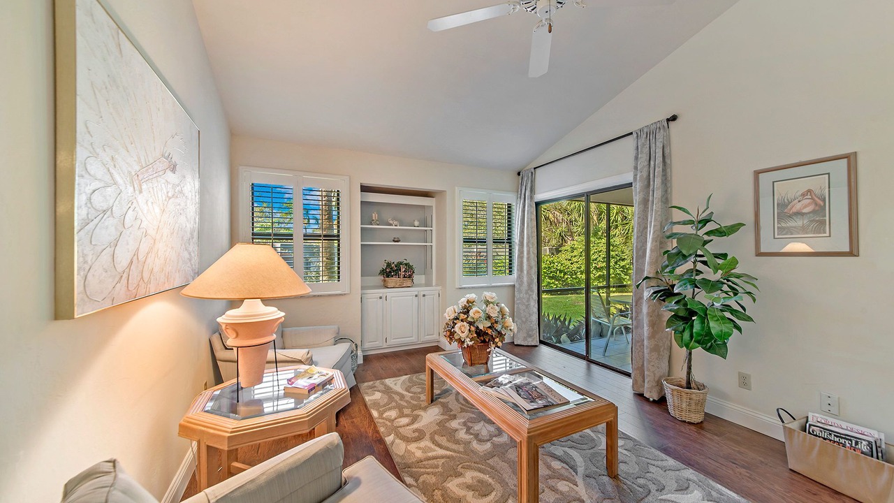 Photo of Livingroom in Burning Tree
