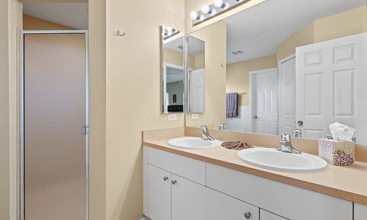 Photo of Bathroom in Trafalgar