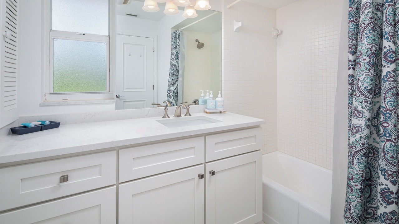 Photo of Bathroom in Park Shore