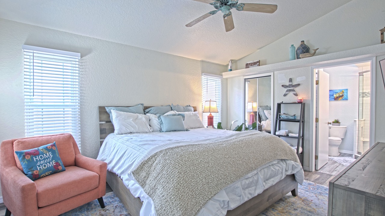 Photo of Bedroom in Crystal Beach
