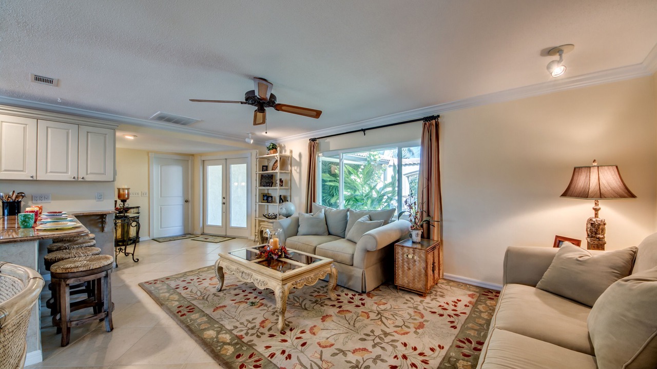 Photo of Livingroom in Yacht Club