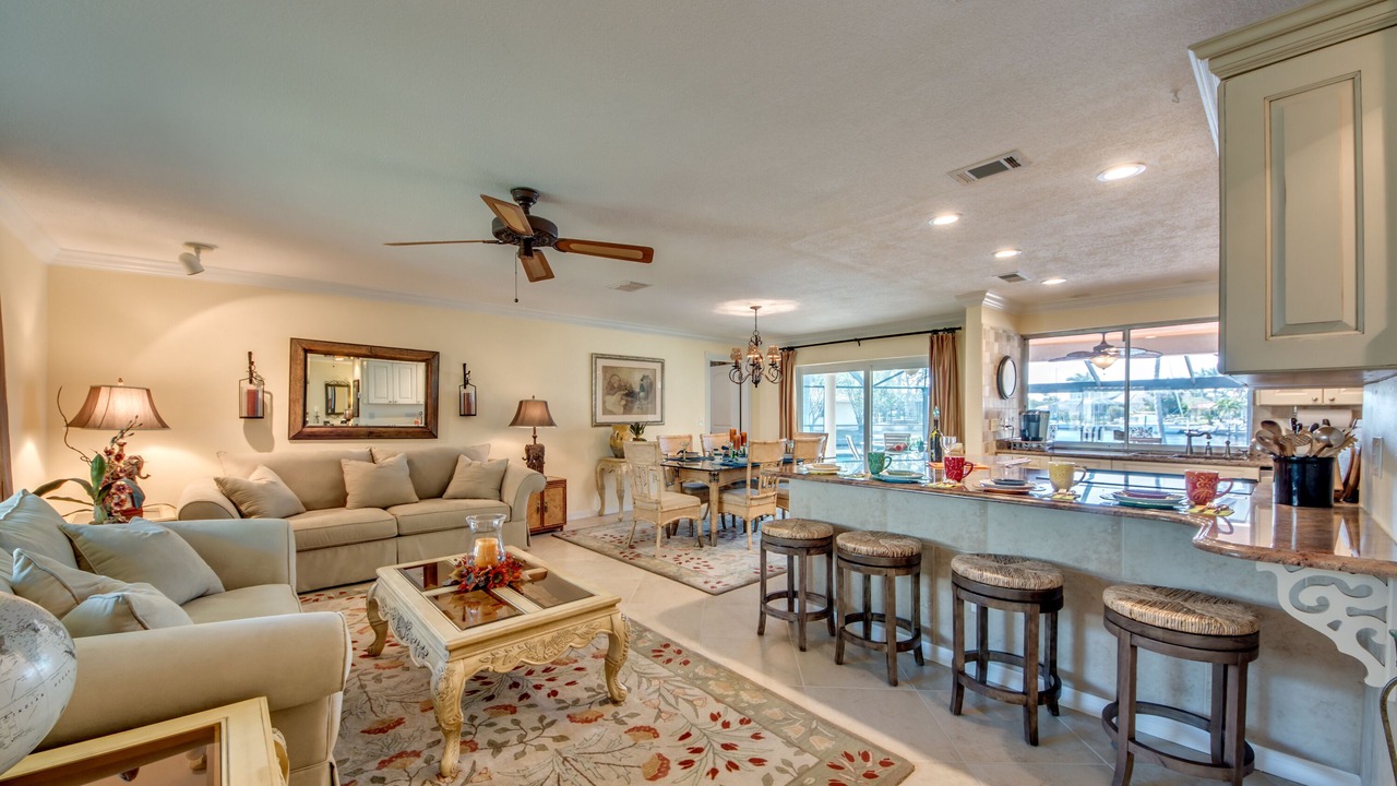 Photo of Livingroom in Yacht Club