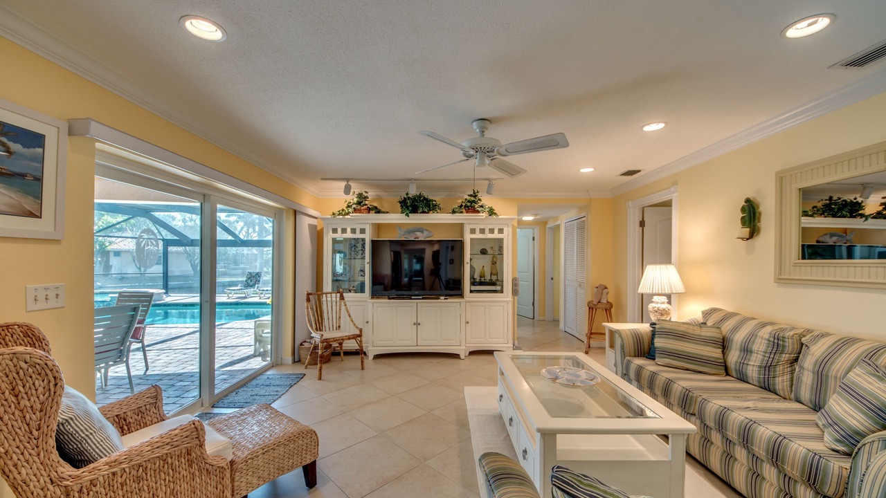 Photo of Livingroom in Yacht Club