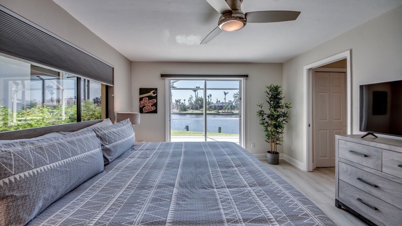 Photo of Bedroom in Yacht Club