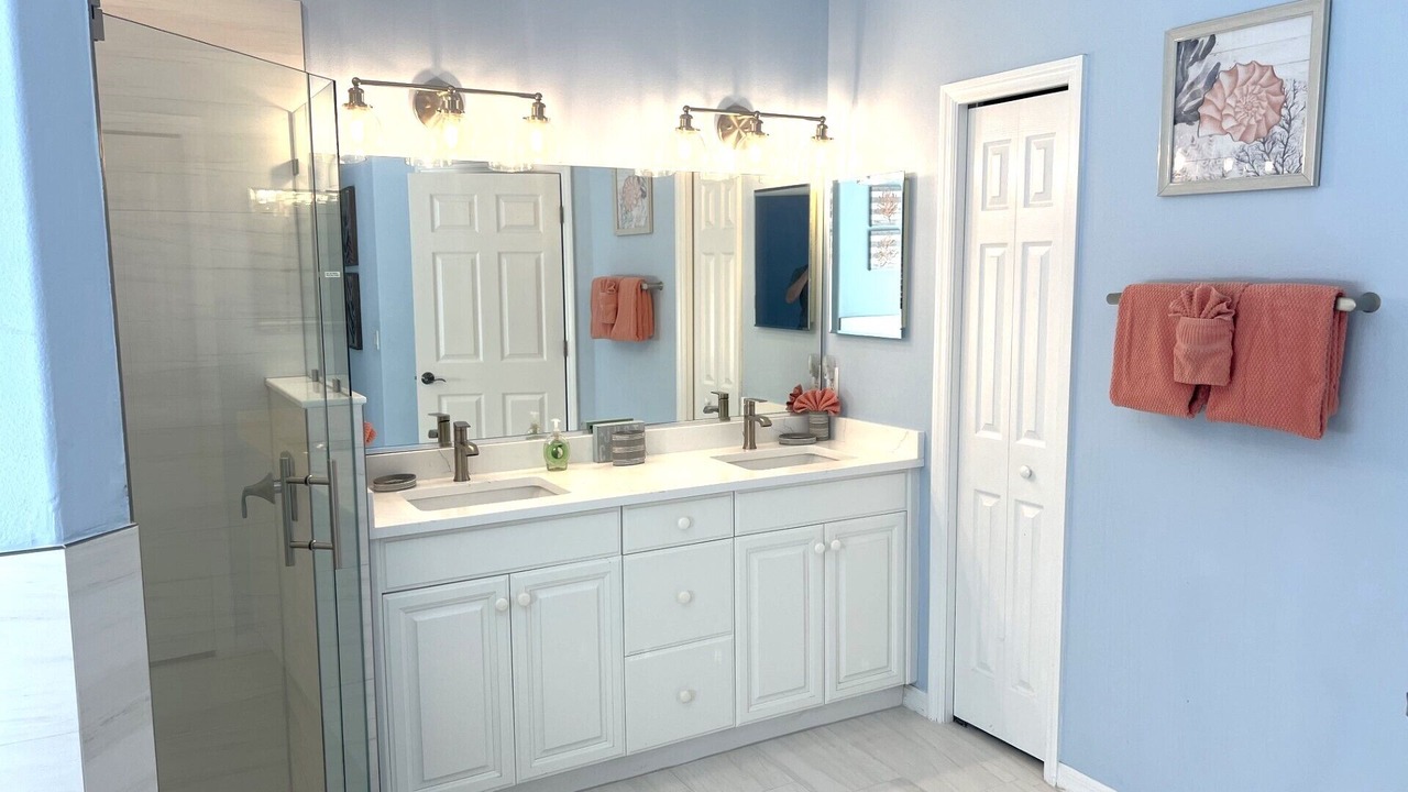Photo of Bathroom in Heron's Watch