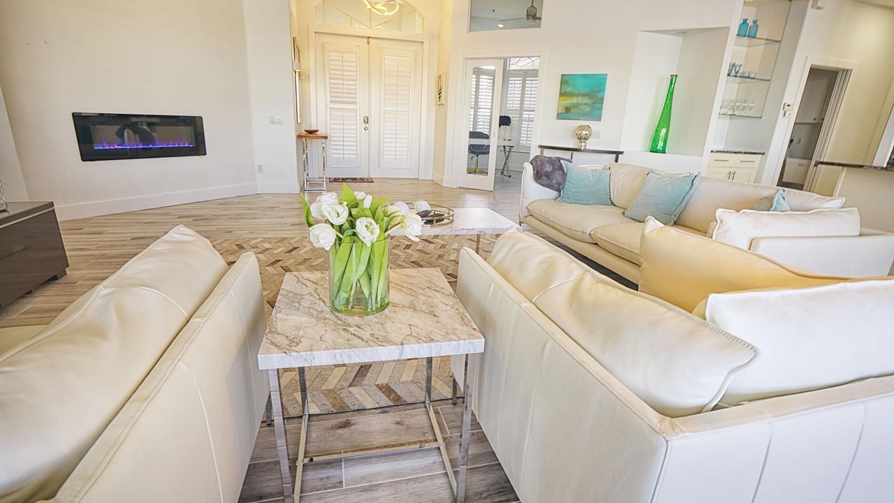 Photo of Livingroom in Eight Lakes