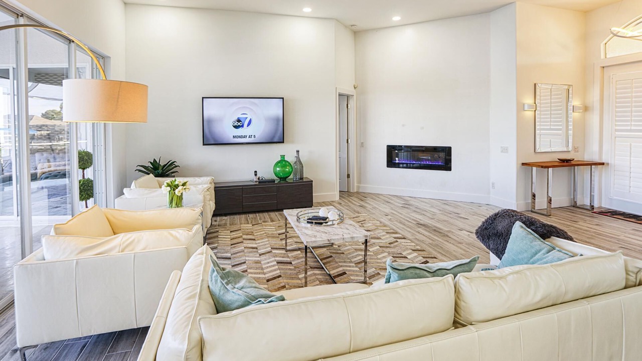 Photo of Livingroom in Eight Lakes