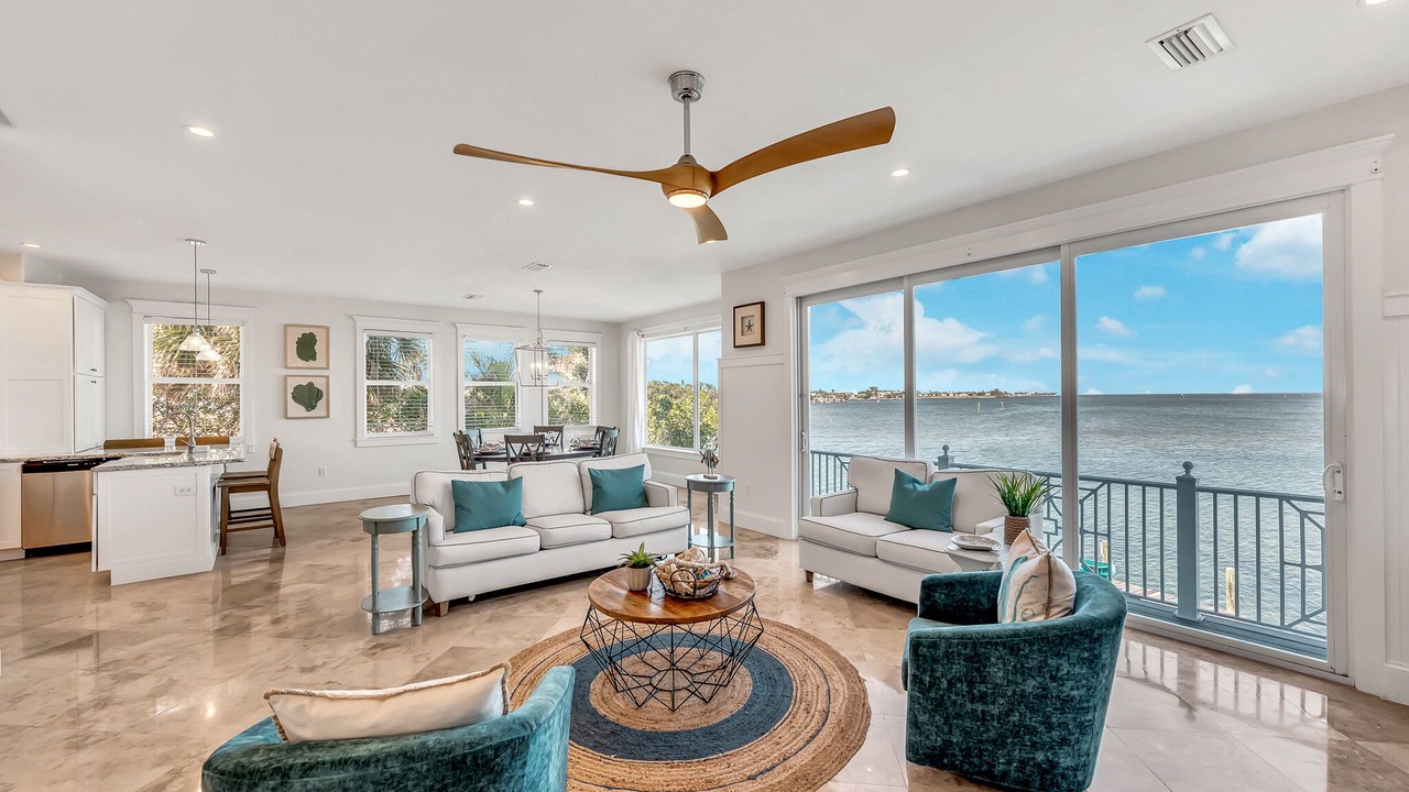 Photo of Livingroom in Holmes Beach