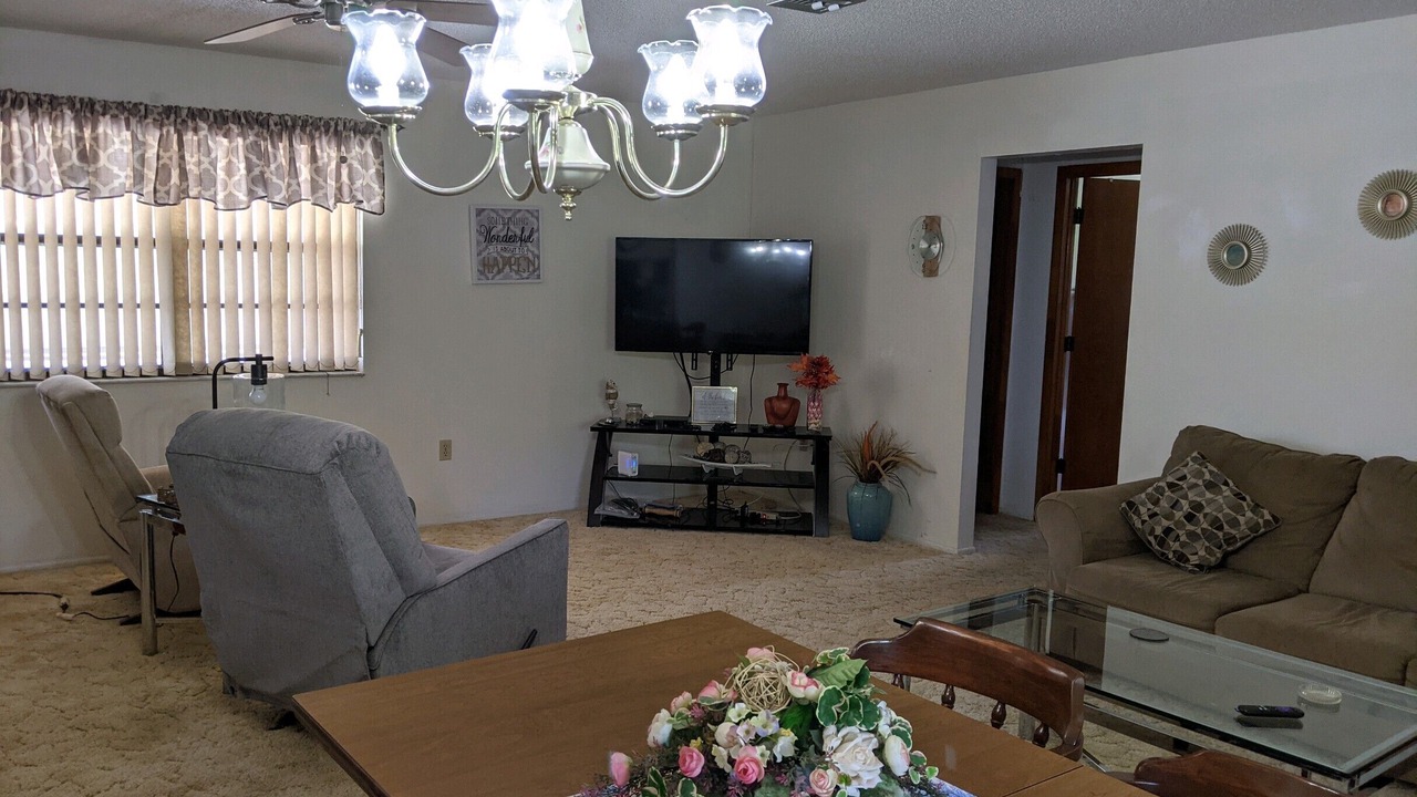 Photo of Livingroom in Englewood East