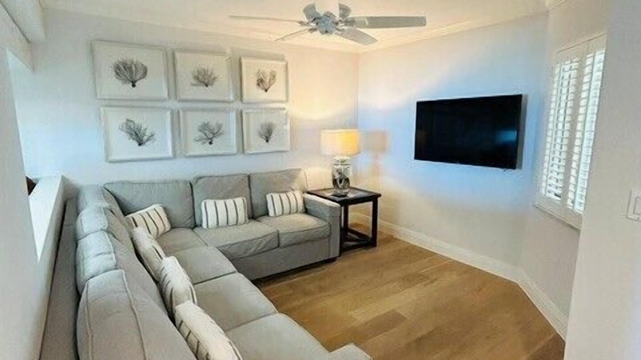 Photo of Livingroom in Park Shore