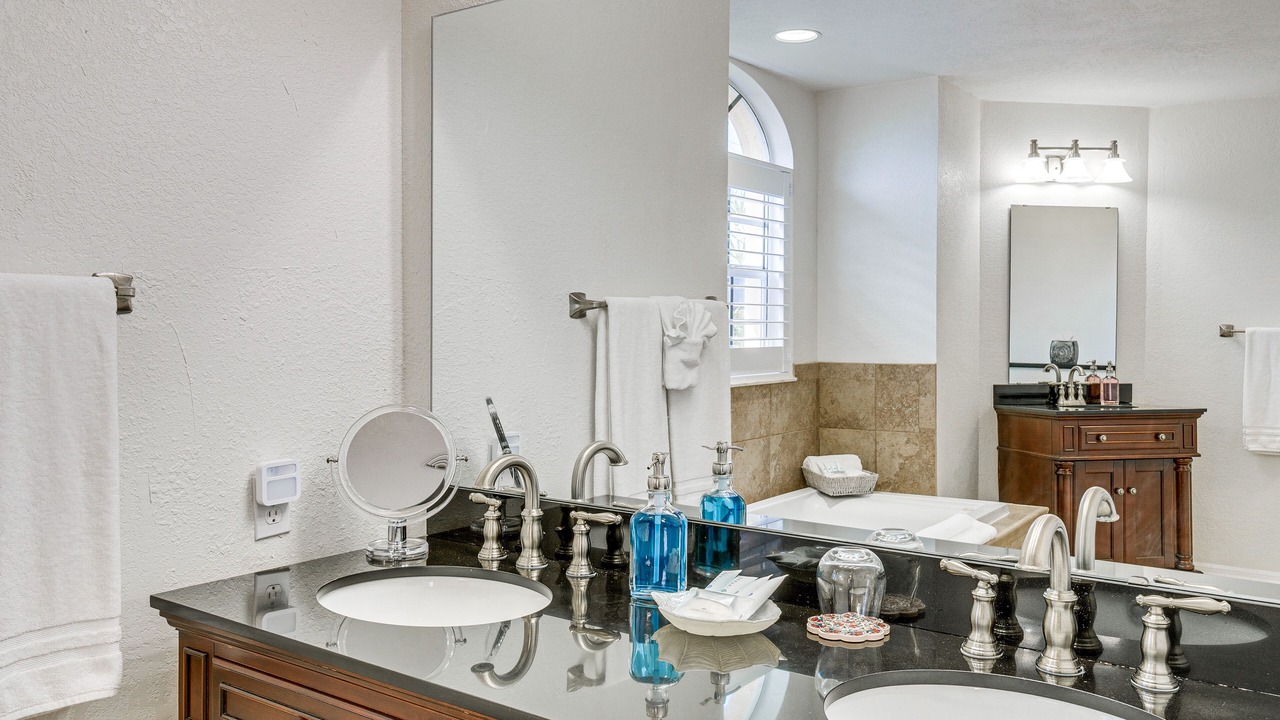 Photo of Bathroom in Gulf Cove