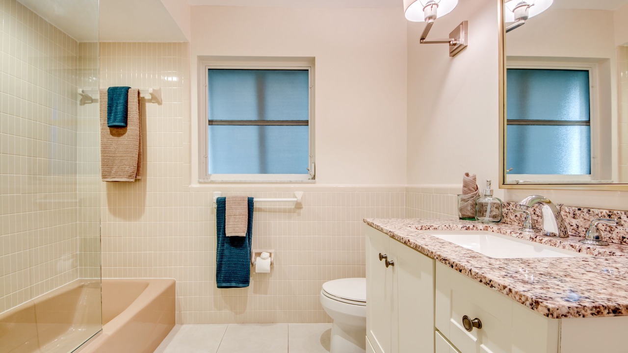 Photo of Bathroom in Caloosahatchee