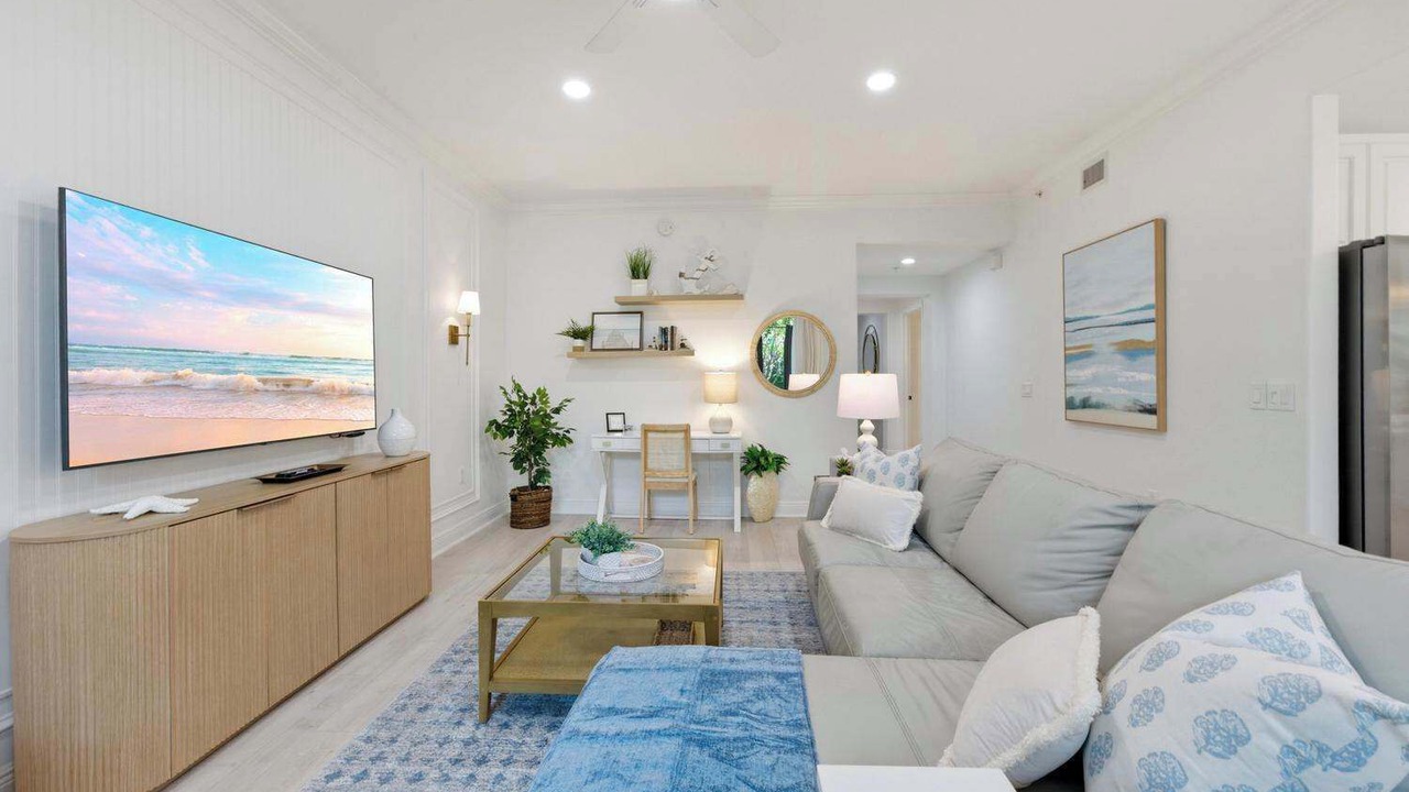 Photo of Livingroom in Royal Harbor