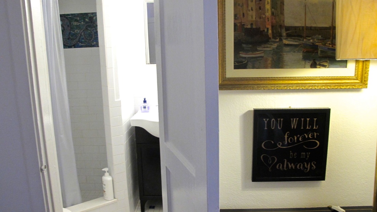 Photo of Bathroom in Laurel Park