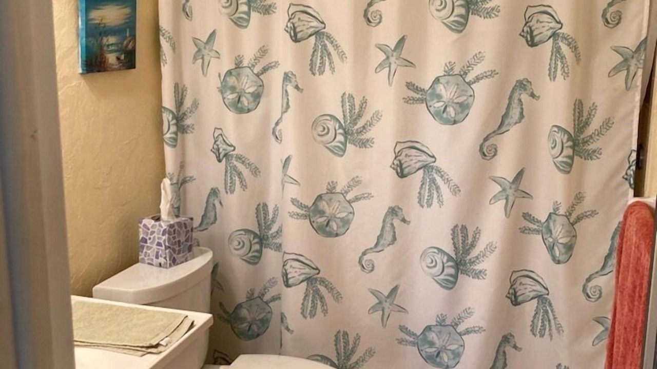 Photo of Bathroom in Pelican Bay
