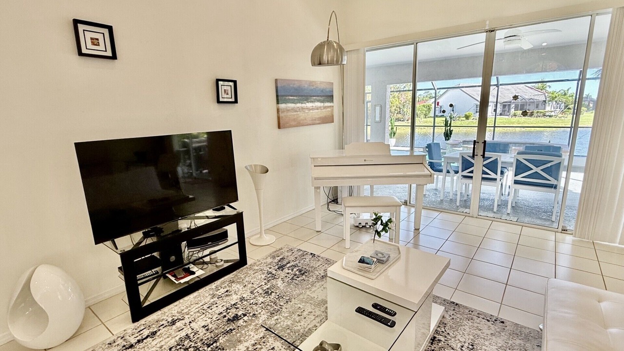 Photo of Livingroom in Crown Pointe