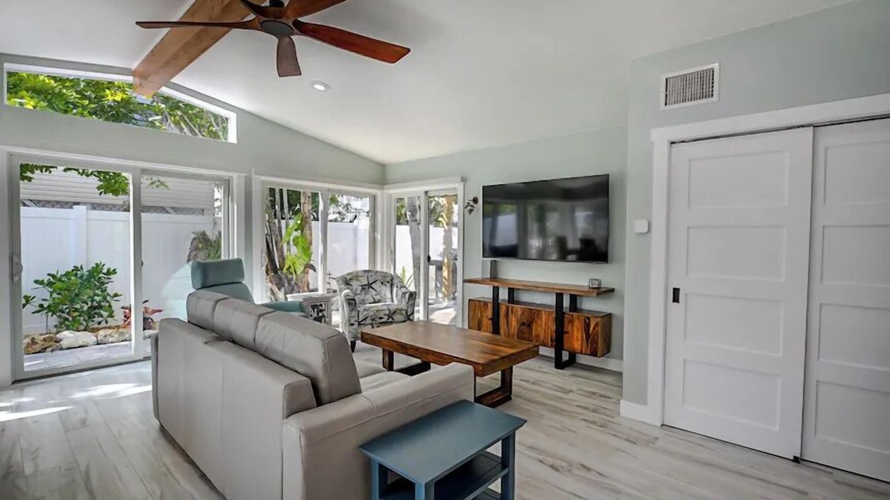 Photo of Livingroom in Englewood