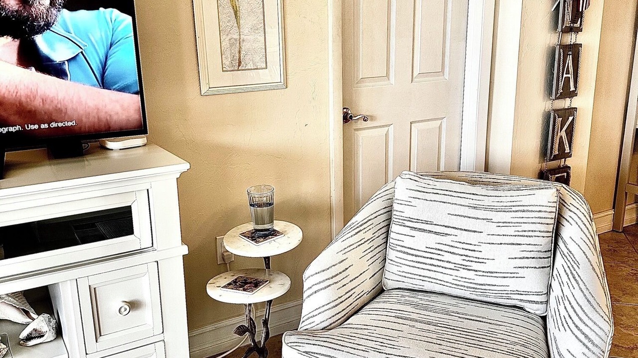 Photo of Livingroom in Vanderbilt Beach