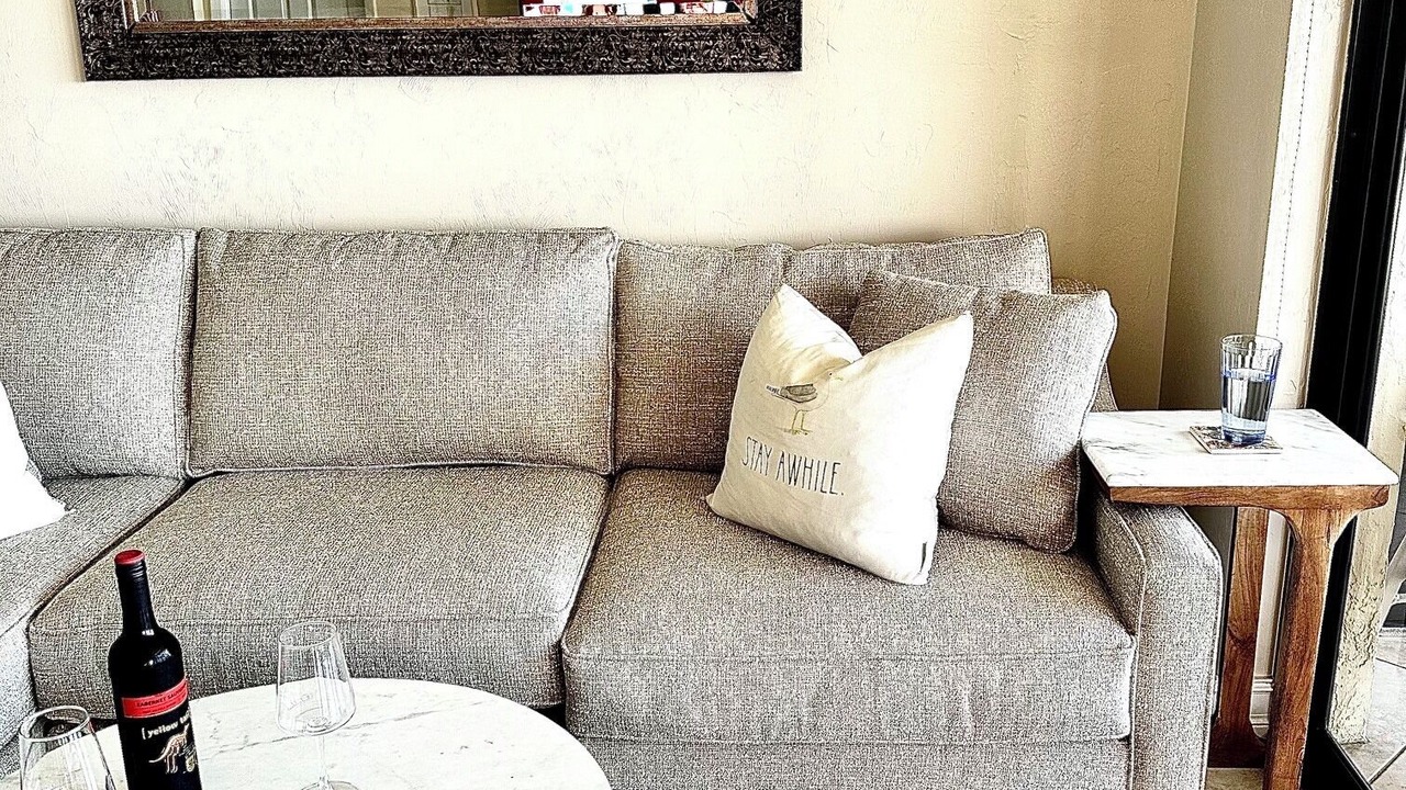 Photo of Livingroom in Vanderbilt Beach
