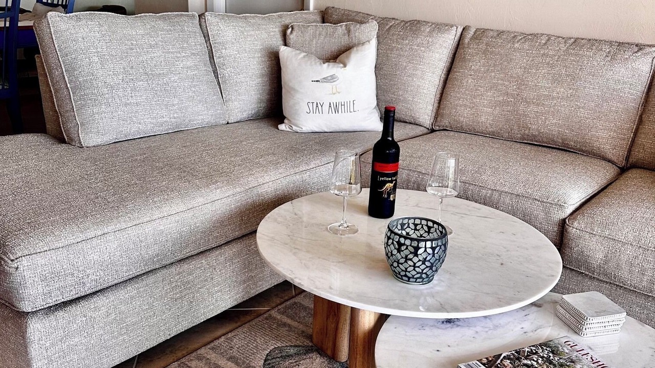 Photo of Livingroom in Vanderbilt Beach