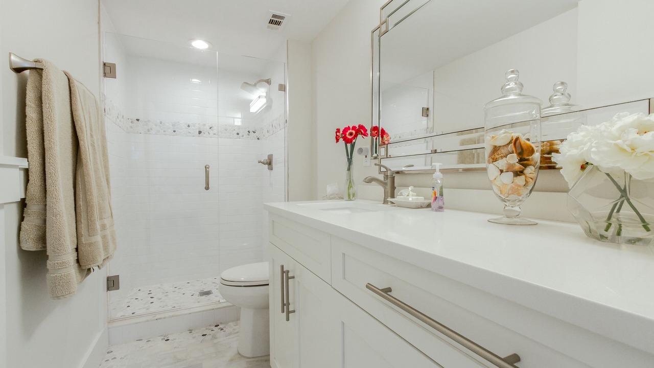 Photo of Bathroom in Vanderbilt Beach