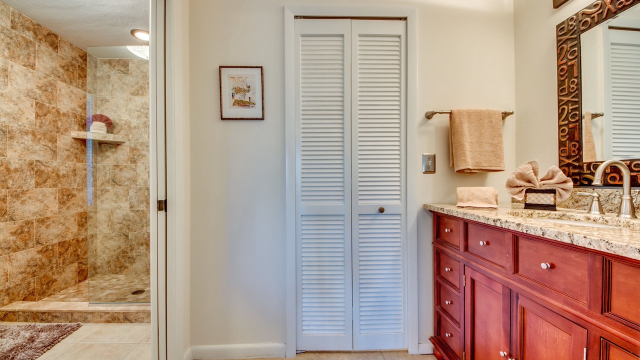 Photo of Bathroom in Caloosahatchee